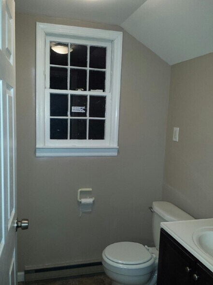 Building Photo - 39 Mine St