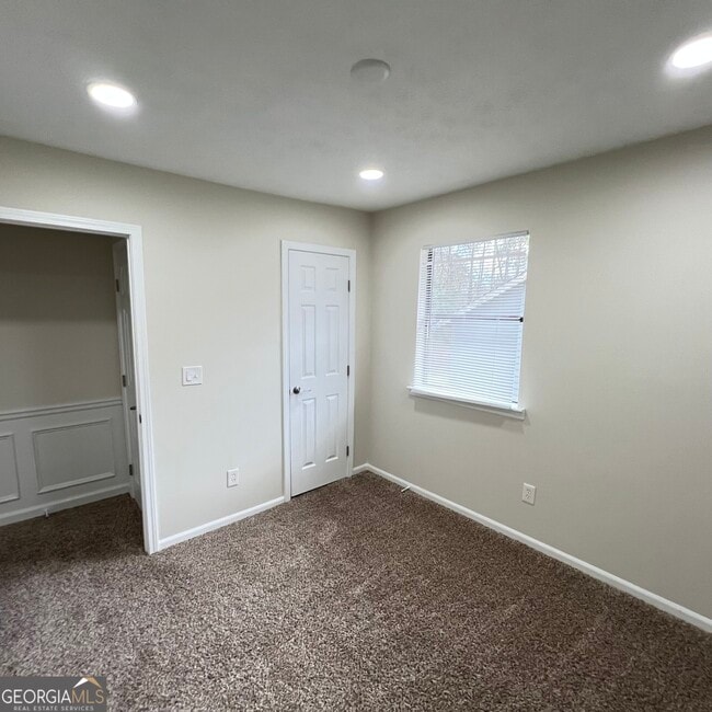 Building Photo - 9028 Raven Dr