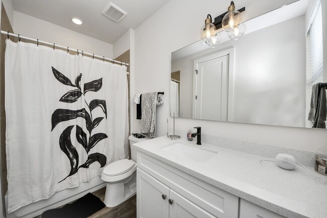 Building Photo - 3905 B Pinemont Dr