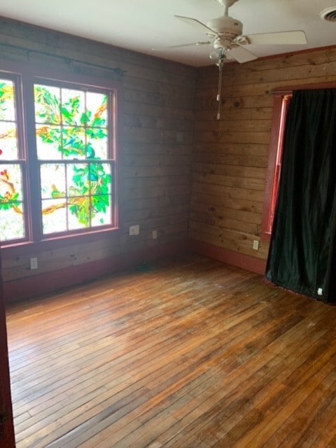 Building Photo - 1021 Oak Dr