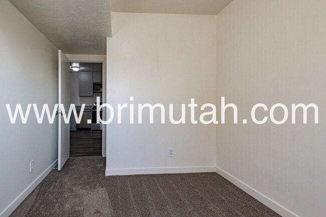 Building Photo - 1304 E 900 S