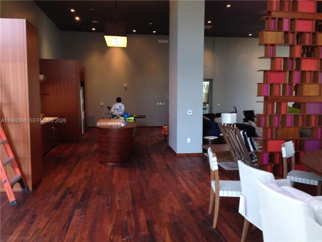 Building Photo - 1300 Brickell Bay Dr