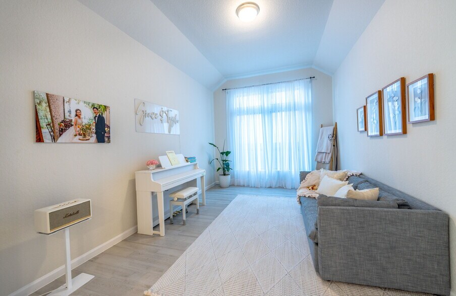 Building Photo - 14336 Apache Wls