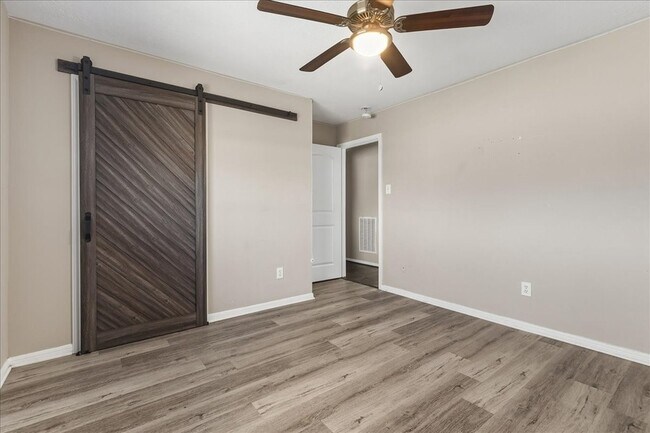 Building Photo - 16218 Bunker Ridge Rd