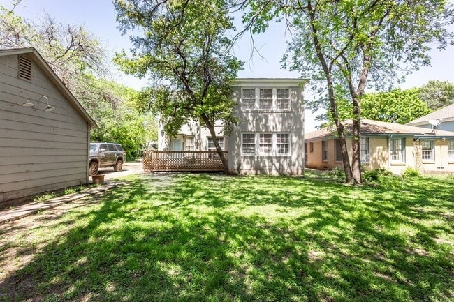 Building Photo - 5442 Longview St