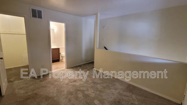 Building Photo - 332 Grove St SE