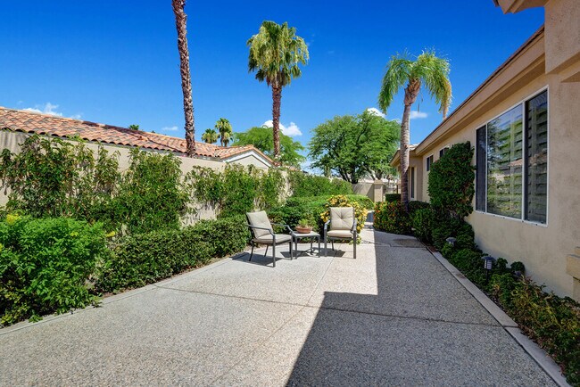 Building Photo - 383 Desert Holly Dr