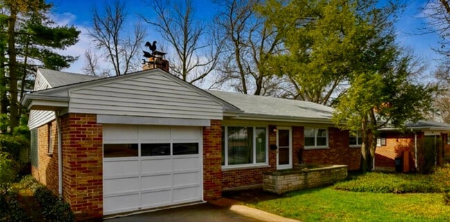 Building Photo - 9332 Litzsinger Rd