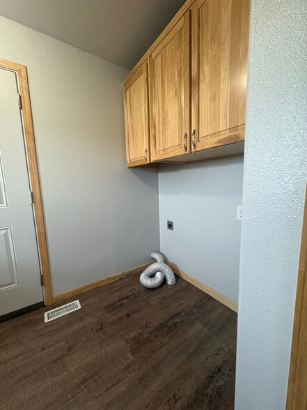 Building Photo - 8275 Co Rd 54