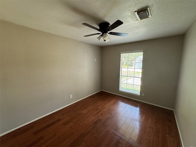 Building Photo - 15810 Hickory Knoll Dr
