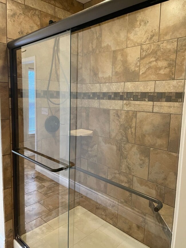 Building Photo - AVAILABLE!!!