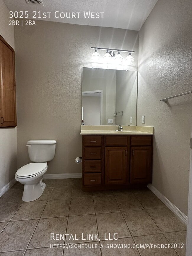 Building Photo - 3025 21 Ct W
