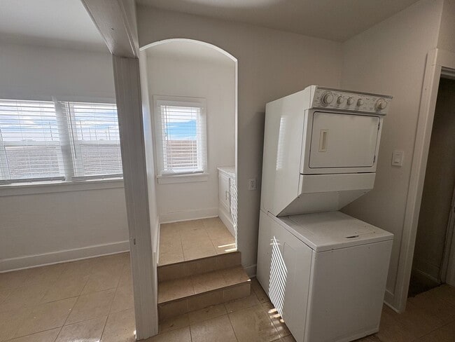 Building Photo - Cozy Country Home with Mountain Views