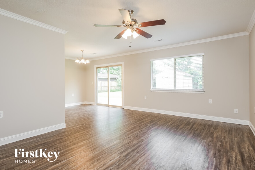 Building Photo - 304 Pembrook St