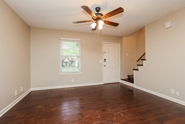 Building Photo - 3200 Lakeford Dr