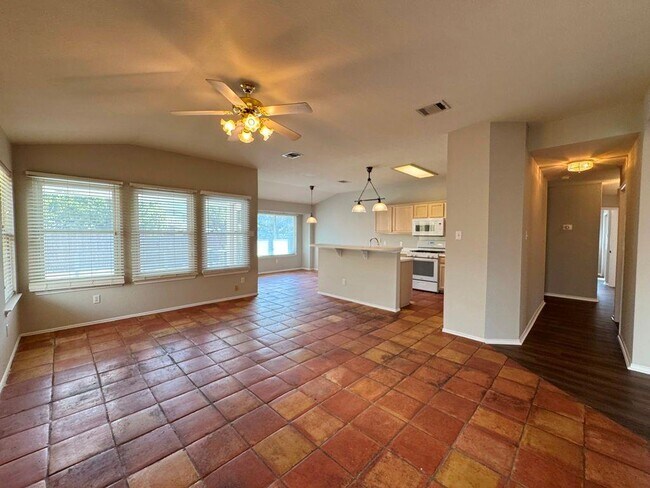 Building Photo - 1508 Highland Dr