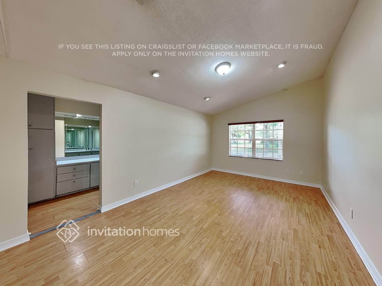 Building Photo - 14915 SW 139th Pl