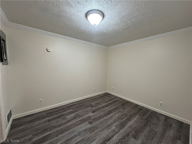 Building Photo - 106 Columbus Way