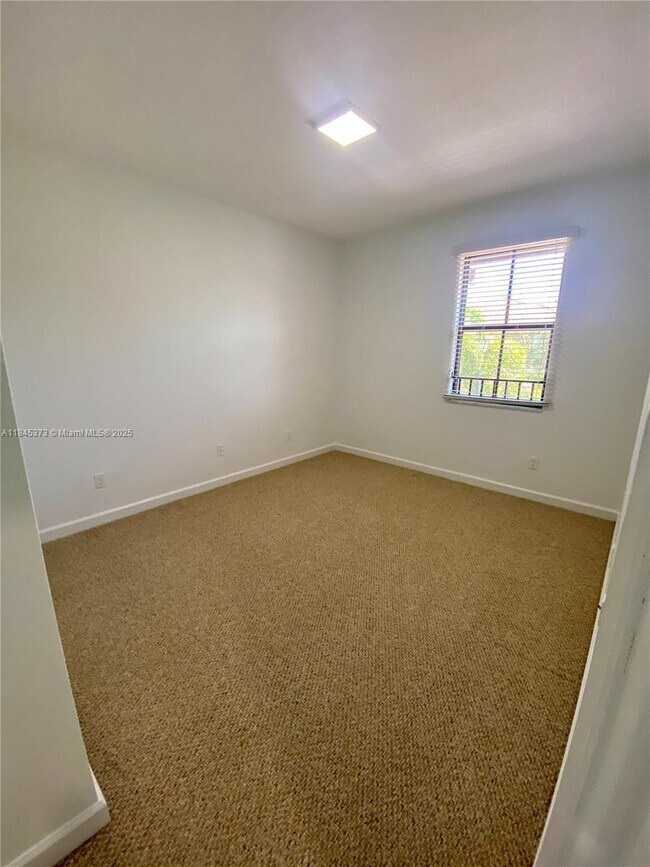 Building Photo - 9604 Town Parc Cir N