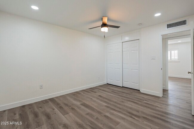 Building Photo - 8124 E Whitton Ave