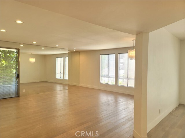 Building Photo - 450 N Oakhurst Dr