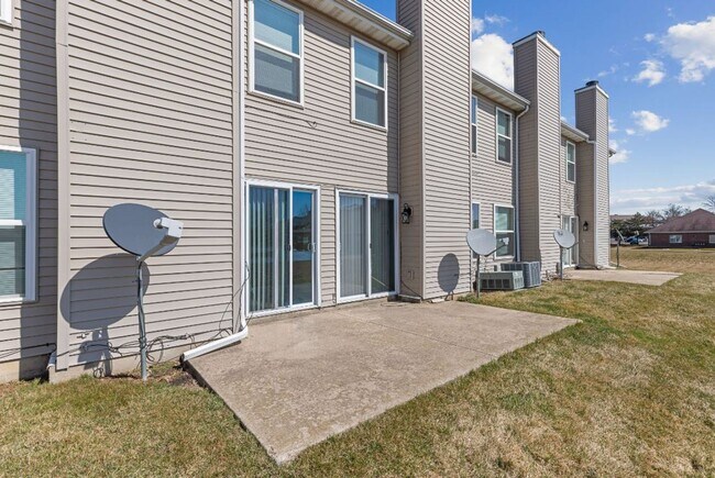 Building Photo - 372 Amphitheater Dr