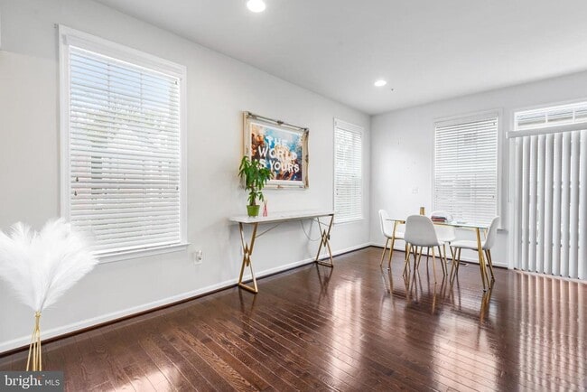 Building Photo - 5000 Forest Pines Dr