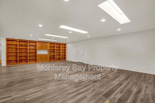 Building Photo - 4083 Sunset Ln