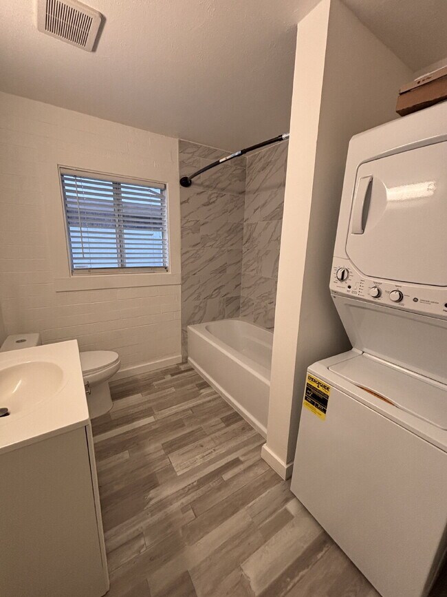 Building Photo - Available Now! One Bedroom Near Old Town S...