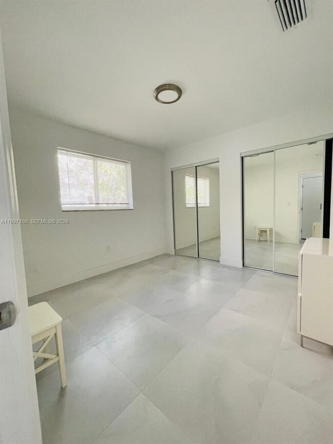 Building Photo - 1515 NE 110th St