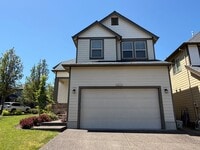 Building Photo - Inviting 3 Bed/2.5bath Corner lot