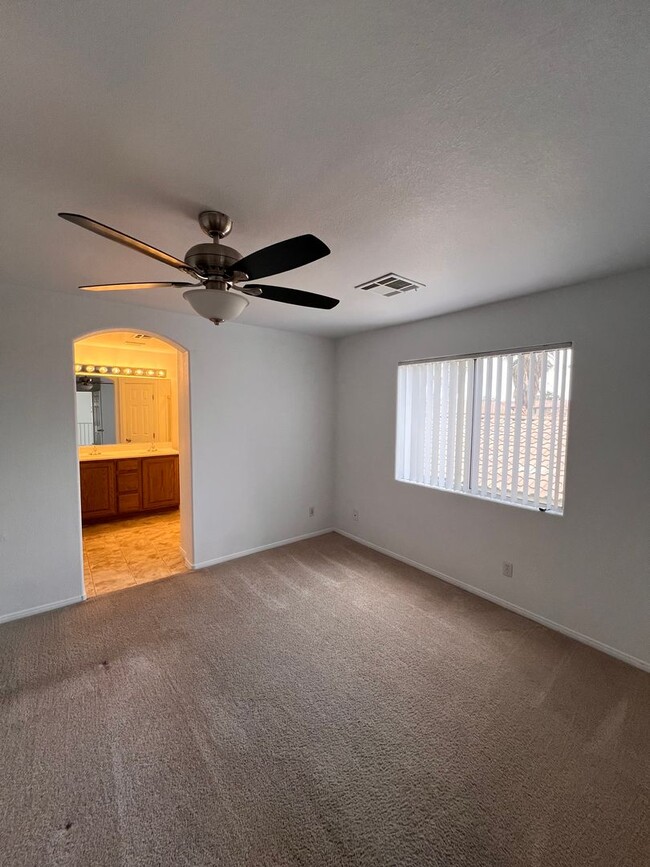 Building Photo - Great 3 Bedroom home in Summerlin area Cha...