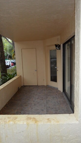 Building Photo - 9999 Summerbreeze Dr