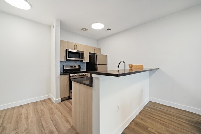 Building Photo - 72 S Essex Ave