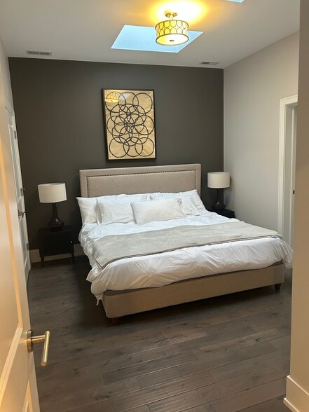 Building Photo - 318 S Halsted St