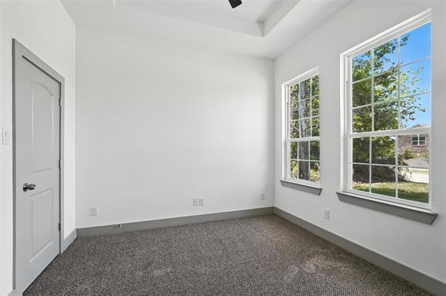 Building Photo - 716 Oak Creek Dr