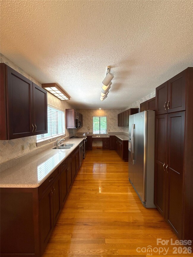 Building Photo - 13930 Idlewild Rd