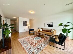 Building Photo - 1914 Main St