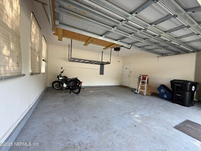 Building Photo - 2080 Trailing Pines Way