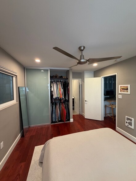 Building Photo - 209 38th Pl