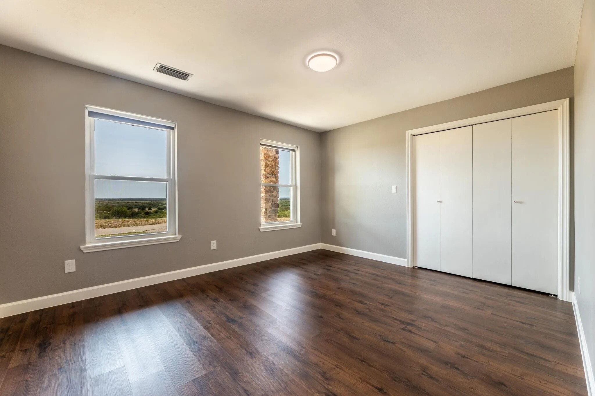 Building Photo - 6200 N Interstate 45 Service Rd