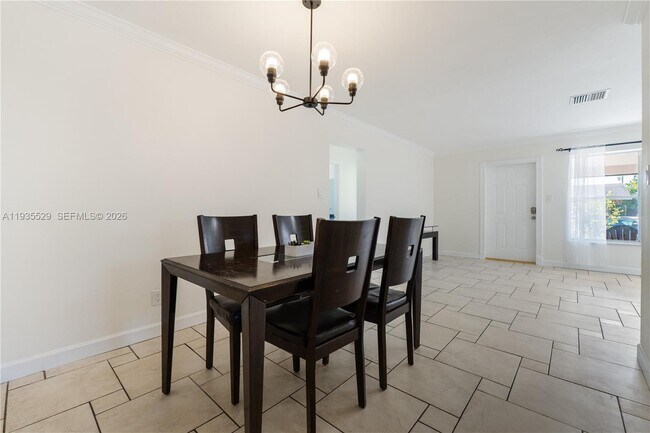 Building Photo - 232 SE 6th St