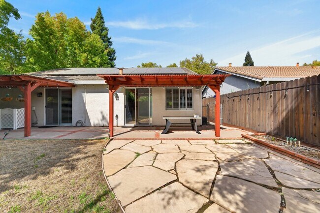 Building Photo - 1647 Gateway Dr