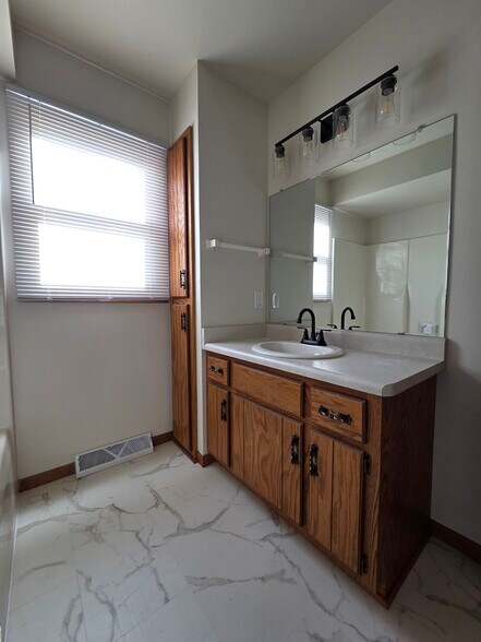 Main Bathroom - 2002 Madera St