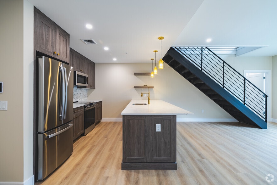 Primary Photo - Madison Square