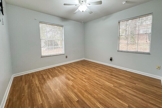 Building Photo - 2630 Mayfair Rd