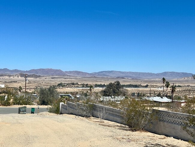 Building Photo - 73817 Crestview Dr