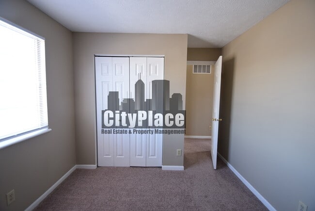 Building Photo - 47 Meadow Ct W