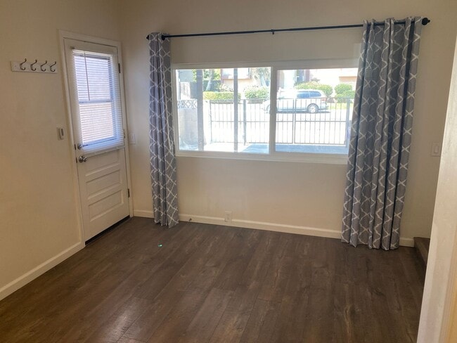 Building Photo - 3047.5 Macaulay St