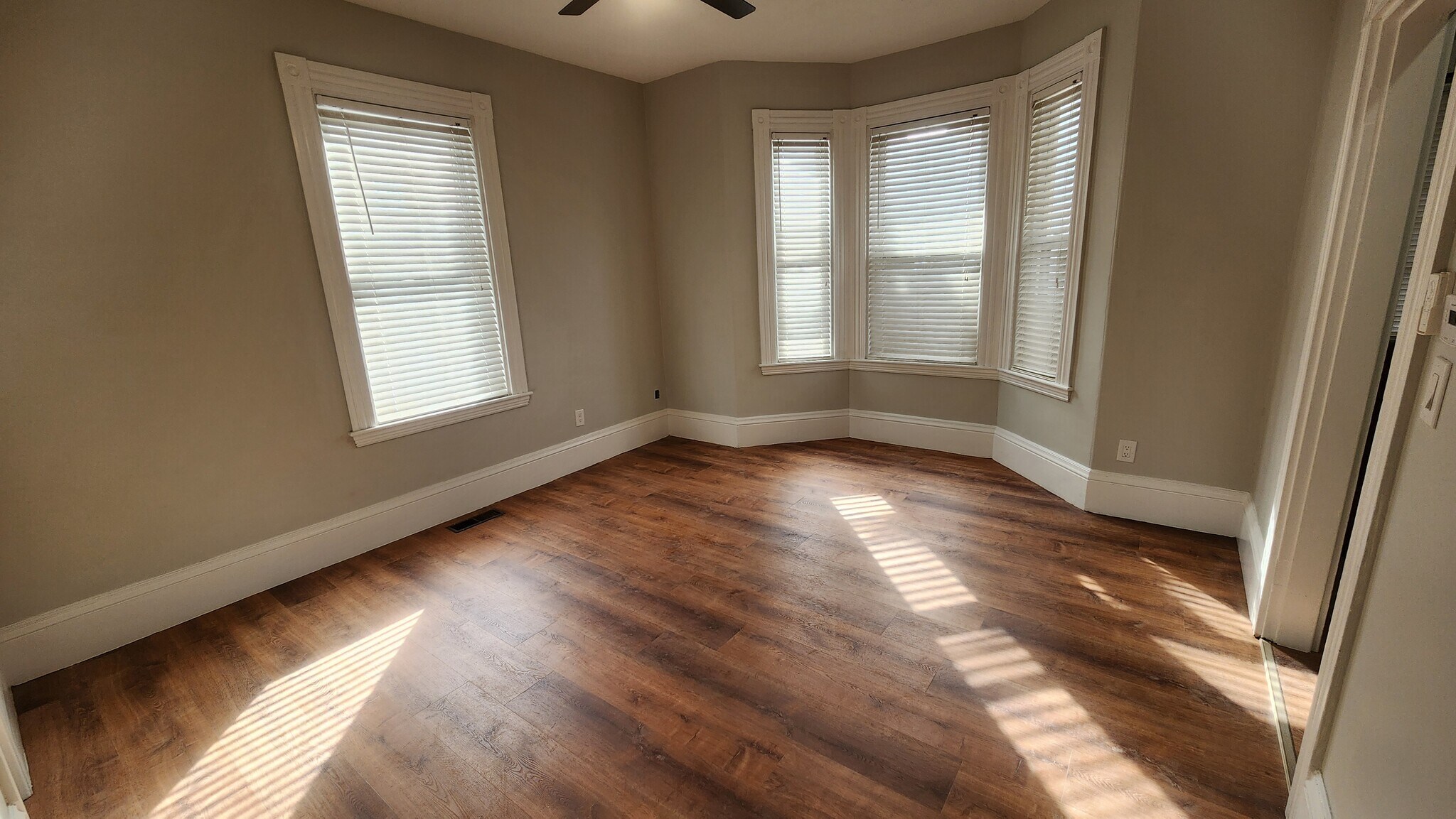 Building Photo - 14 Islington St